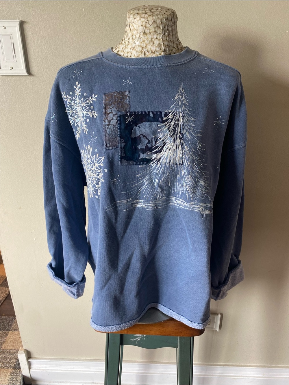 Y2K Blue  Winter Graphic Sweatshirt with Snowflake and Tree Design